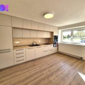 Foto inzerátu Pronájem rodinného domu 5+kk s garáží a zahradou, Obědkovice