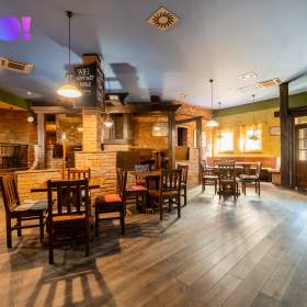 Foto inzerátu Prodej restaurace s bowlingem, Louny