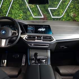 Foto inzerátu BMW X5 45e*xDRIVE*H/K*VZDUCH*