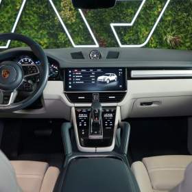 Foto inzerátu Porsche Cayenne E-HYBRID*360*PANO*TAŽ*PASM*CHR