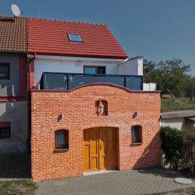 Fotka k inzerátu Prodej vinného sklepa s lisovnou, ubytovacích prostor a stavebního pozemku, Dyjákovice / 19963829