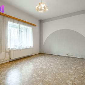 Foto inzerátu Prodej jedinečné vesnické usedlosti v obci Plesná – ul. Akátová, okres Ostrava