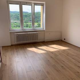 Pronájem bytu 1+1, 34 m² + sklep 2m², ul. Josefa Hory, Beroun, částečně zařízený byt / 19457490