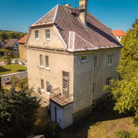 Foto inzerátu Prvorepubliková vila 5+2 (7+3) 380m2 / balkon /garáž / zahrada 1051m2 v top lokalitě k rekonstrukci
