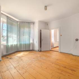 Foto inzerátu Prvorepubliková vila 5+2 (7+3) 380m2 / balkon /garáž / zahrada 1051m2 v top lokalitě k rekonstrukci