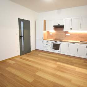 Pronájem nového bytu 2+kk, 47m2, ul. Okružní, Beroun -  centrum, zahrada a vyhrazené parkování / 19583154