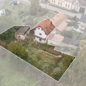Foto inzerátu Prodej RD /Chata 60m2, obytná 85 m2 /balkon, pozemek 390 m2, zahrada 320 m2 k rekonstrukci.