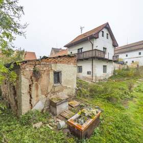 Foto inzerátu Prodej RD /Chata 60m2, obytná 85 m2 /balkon, pozemek 390 m2, zahrada 320 m2 k rekonstrukci.