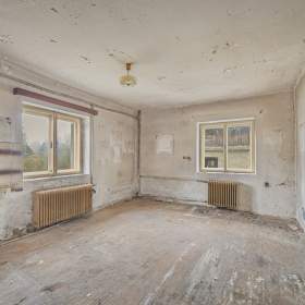 Foto inzerátu Prodej RD /Chata 60m2, obytná 85 m2 /balkon, pozemek 390 m2, zahrada 320 m2 k rekonstrukci.