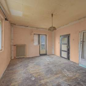 Foto inzerátu Prodej RD /Chata 60m2, obytná 85 m2 /balkon, pozemek 390 m2, zahrada 320 m2 k rekonstrukci.