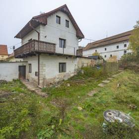 Prodej RD /Chata 60m2, obytná 85 m2 /balkon, pozemek 390 m2, zahrada 320 m2 k rekonstrukci. / 19587614