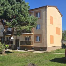 Světlý byt 3+1 72 m2, balkon, sklep, 2 NP třípodlažního domu k rekonstrukci. / 19591635