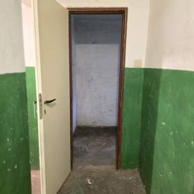 Foto inzerátu Světlý byt 3+1 72 m2, balkon, sklep, 2 NP třípodlažního domu k rekonstrukci.