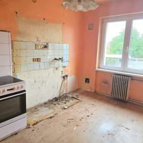 Foto inzerátu Světlý byt 3+1 72 m2, balkon, sklep, 2 NP třípodlažního domu k rekonstrukci.