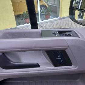 Foto inzerátu Volkswagen Crafter 2,0TDi 103kw 7 MÍST ,ODPOČET !